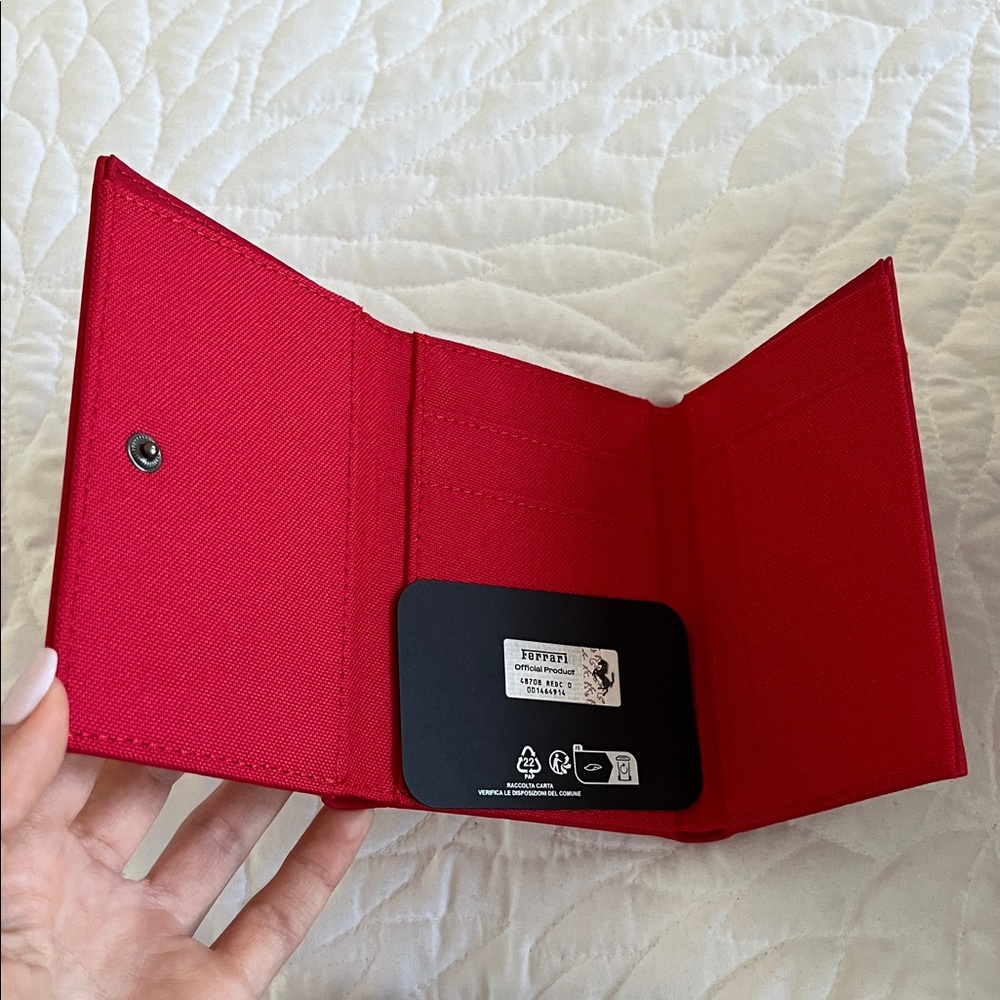 Ferrari Vibrant Red Wallet - Picture 2 of 4